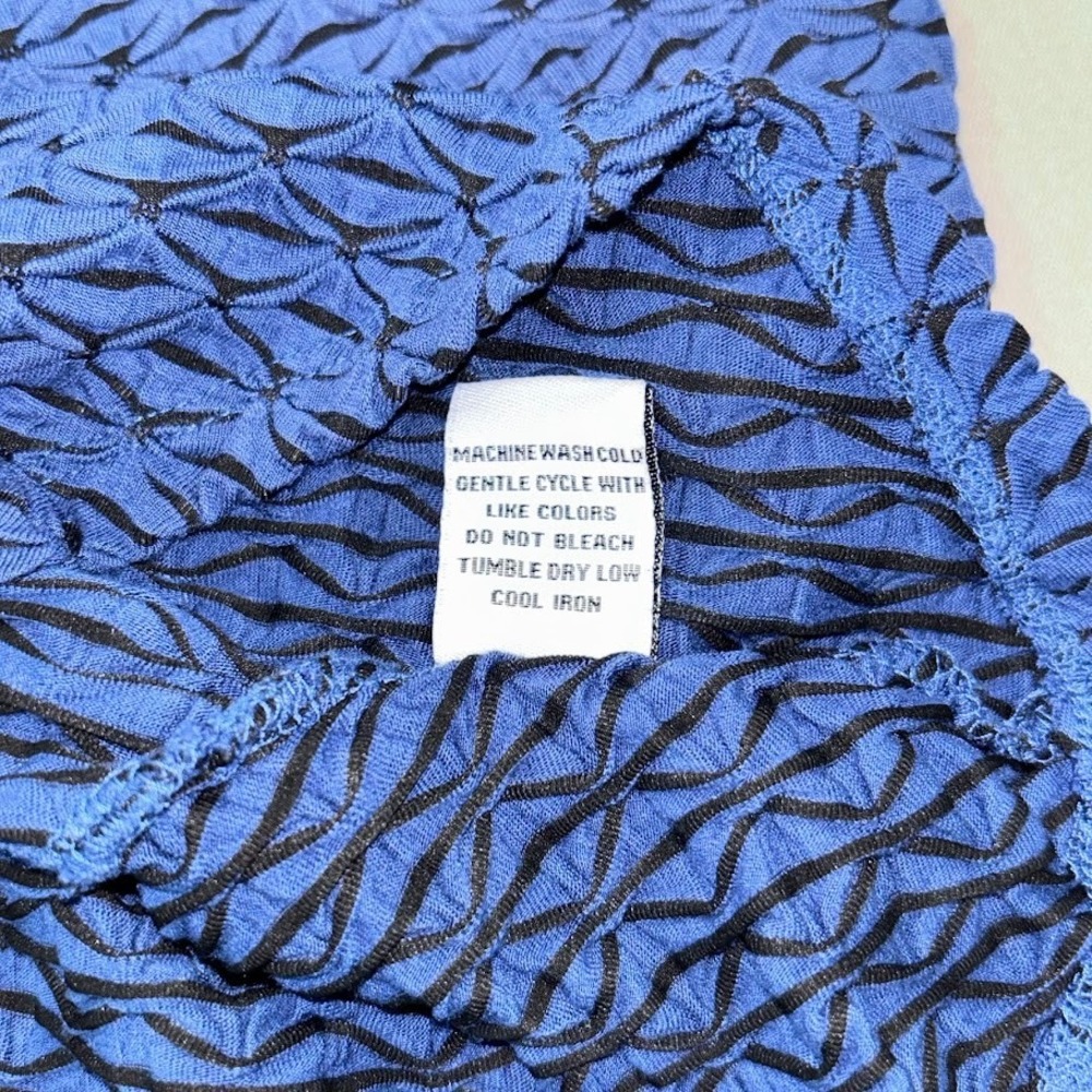 Habitat Top Women L Blue Rayon Blend V-Neck Smocked Textured Long Sleeve Chic - Picture 9 of 9